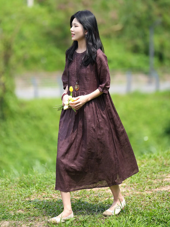 Women Summer brown linen pleated maxi dressThis women summer brown linen pleated maxi dress is perfect for summer, spring and autumn. It is composed of 100% Linen material, which is extra soft and comfortableWomen's dressThebesttailorThebesttailorWomen Summer brown linen pleated maxi dressThebesttailorWomen Summer brown linen pleated maxi dress