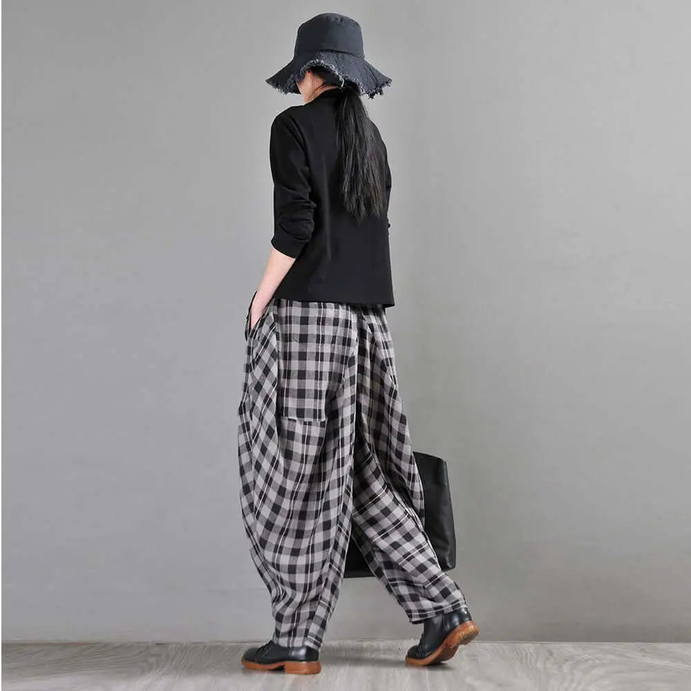 Bohemian Black and White Checkered Linen Harem Trousers for Ladies Thi  Upgrade your summer wardrobe with our Bohemian Black and White Checkered Linen Harem Trousers for Ladies. These Women's Linen Bloomers Pants are the perfect blenWomen's pantsThebesttailorThebesttailorWhite Plaid Bohemian Long Harem PantsThebesttailorWhite Plaid Bohemian Long Harem Pants Linen Bloomers for Women