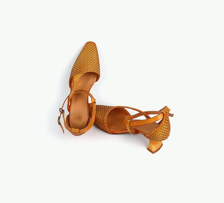 Vintage Summer Camel Leather Ankle Strap Sandals with Chunky Heel
 
 Introducing our Vintage Summer Camel Leather Ankle Strap Sandals with Chunky Heel, a perfect blend of retro charm and contemporary comfort.
 Key Features:
 
 MadFLAT SHOESThebesttailorThebesttailorSummer camel leather woven chunky heel retro pointed sandals Casual sandalsThebesttailorSummer camel leather woven chunky heel retro pointed sandals Casual sandals